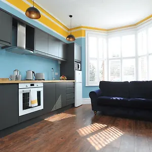 Apartment Beechurst Serviced, Cheltenham